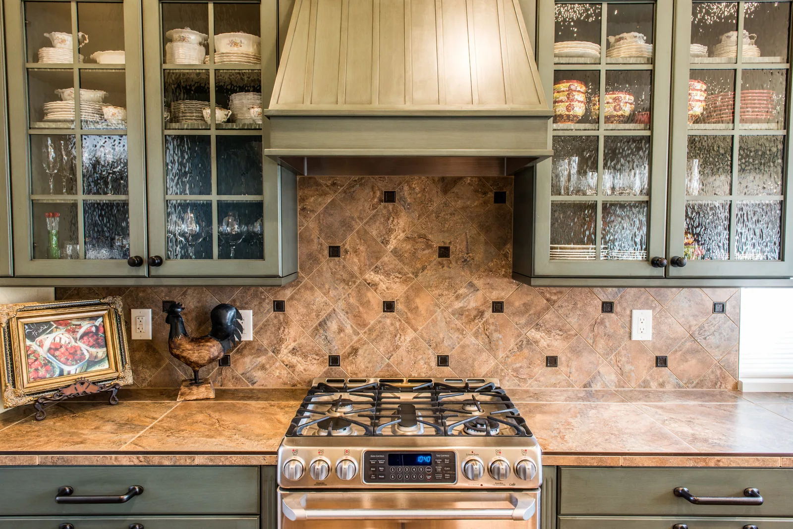 Before: a dated 1979 kitchen with tiled backsplash and closed-in peninsula
